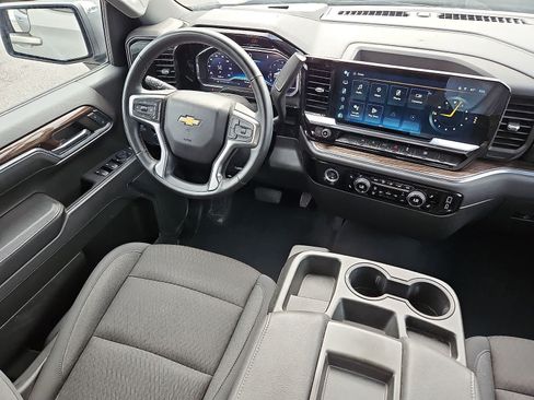 Used 2024 Chevrolet Silverado 1500 LT AWD/4WD image 10