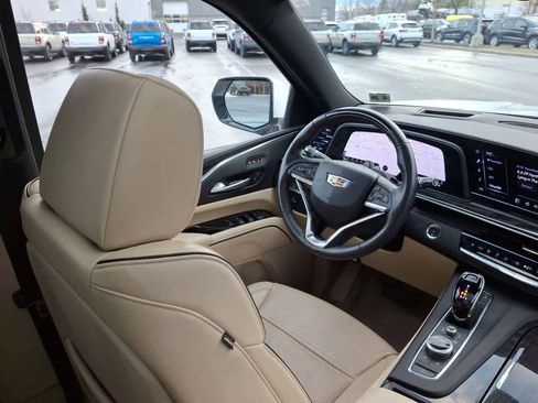 Used 2024 Cadillac Escalade Premium Luxury image 15
