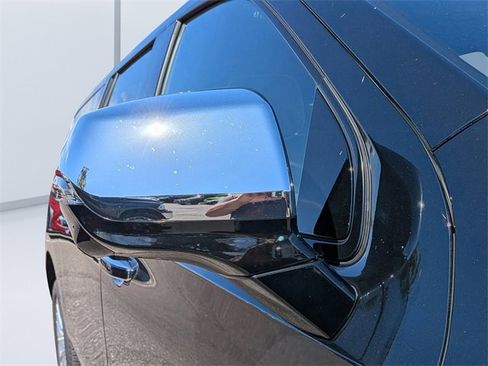 Used 2025 Chevrolet Suburban Premier image 11