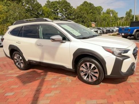 Used 2025 Subaru Outback Touring AWD/4WD image 3