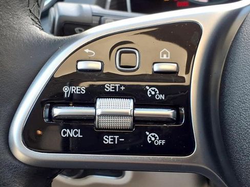 Used 2021 Mercedes-Benz GLB 250 image 32