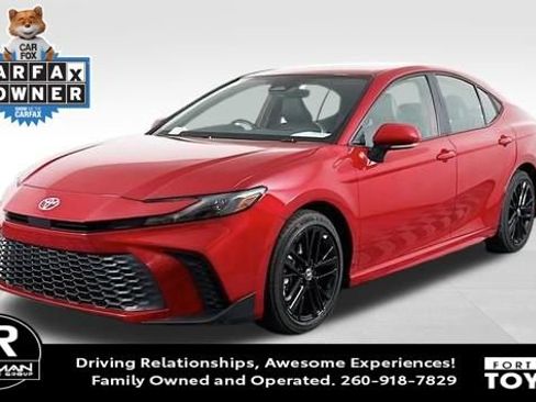 Used 2025 Toyota Camry SE image 1