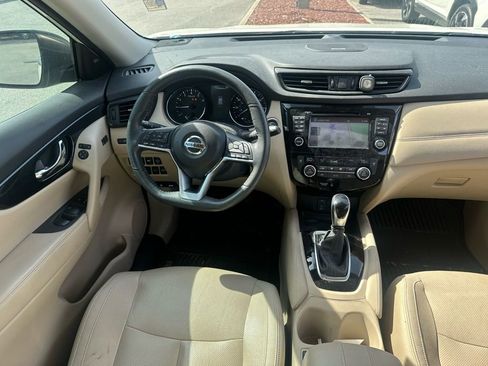 Used 2017 Nissan Rogue SL w/ SL Premium Package image 22