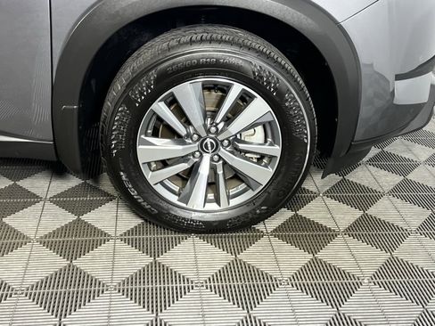 Used 2024 Nissan Pathfinder SL w/ Black Appearance Package image 11