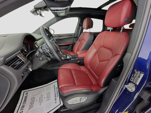 Certified 2022 Porsche Macan S image 5
