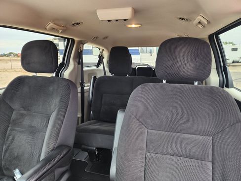 Used 2019 Dodge Grand Caravan SE w/ UConnect Hands-Free Group FWD image 18