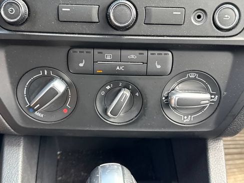 Used 2015 Volkswagen Jetta SE FWD image 28