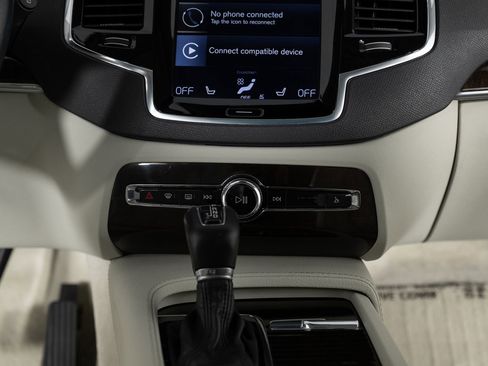 Used 2016 Volvo XC90 T6 Momentum image 38