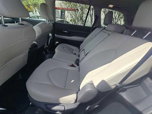 Used 2024 Toyota Grand Highlander XLE image 22