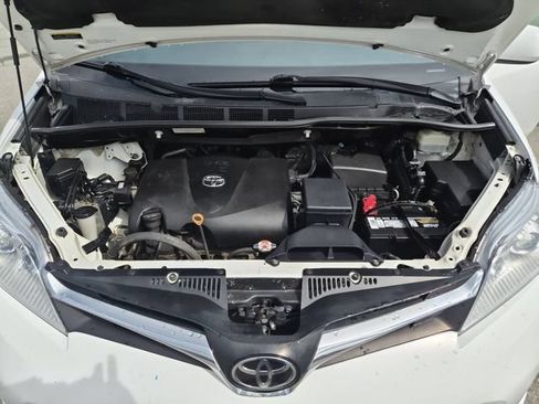 Used 2019 Toyota Sienna LE AWD/4WD image 24