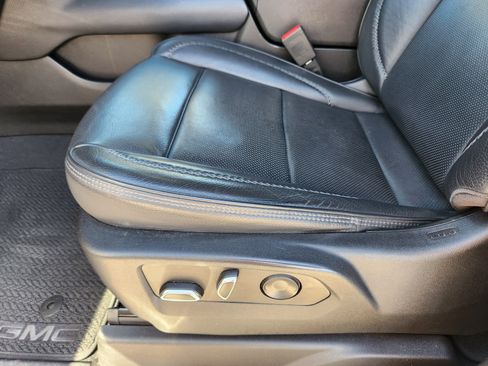 Certified 2022 GMC Yukon Denali image 26