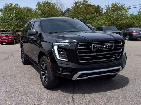 Used 2025 GMC Yukon AT4 w/ AT4 Premium Plus Package AWD/4WD image 3