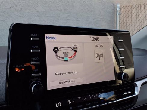 Certified 2022 Toyota Sienna XLE FWD image 8