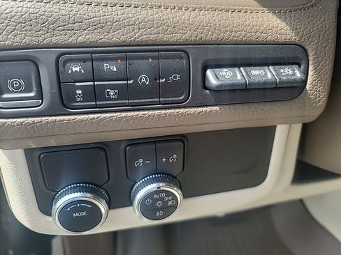 Used 2022 GMC Yukon Denali RWD image 20