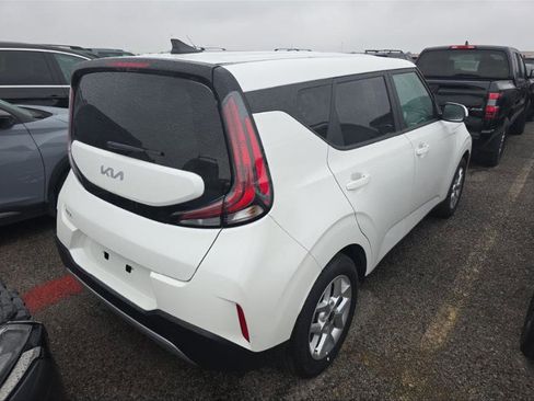 Used 2025 Kia Soul LX w/ LX Technology Package FWD image 9