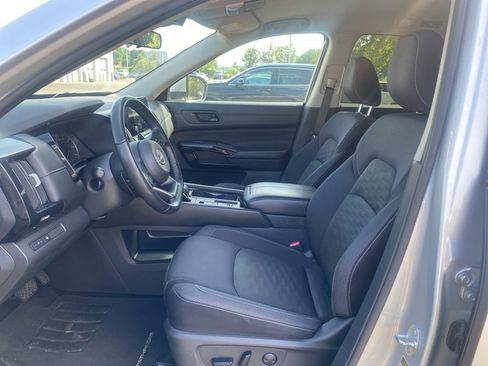 Certified 2024 Nissan Pathfinder SV FWD image 16