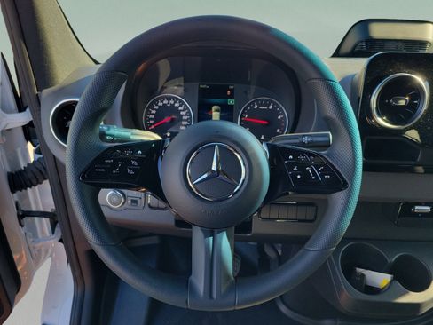 Used 2025 Mercedes-Benz Sprinter 2500 image 20