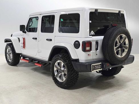 Used 2018 Jeep Wrangler Unlimited Sahara AWD/4WD image 5