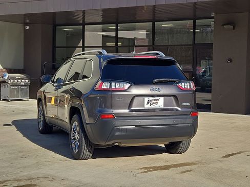 Used 2019 Jeep Cherokee Latitude Plus image 5