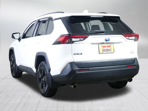 Used 2020 Toyota RAV4 LE image 5
