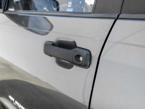 Used 2013 Toyota Tundra 4x4 CrewMax image 36