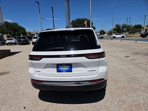 Used 2024 Jeep Grand Cherokee Laredo AWD/4WD image 7