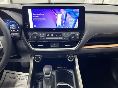 Used 2025 Toyota Grand Highlander AWD image 25