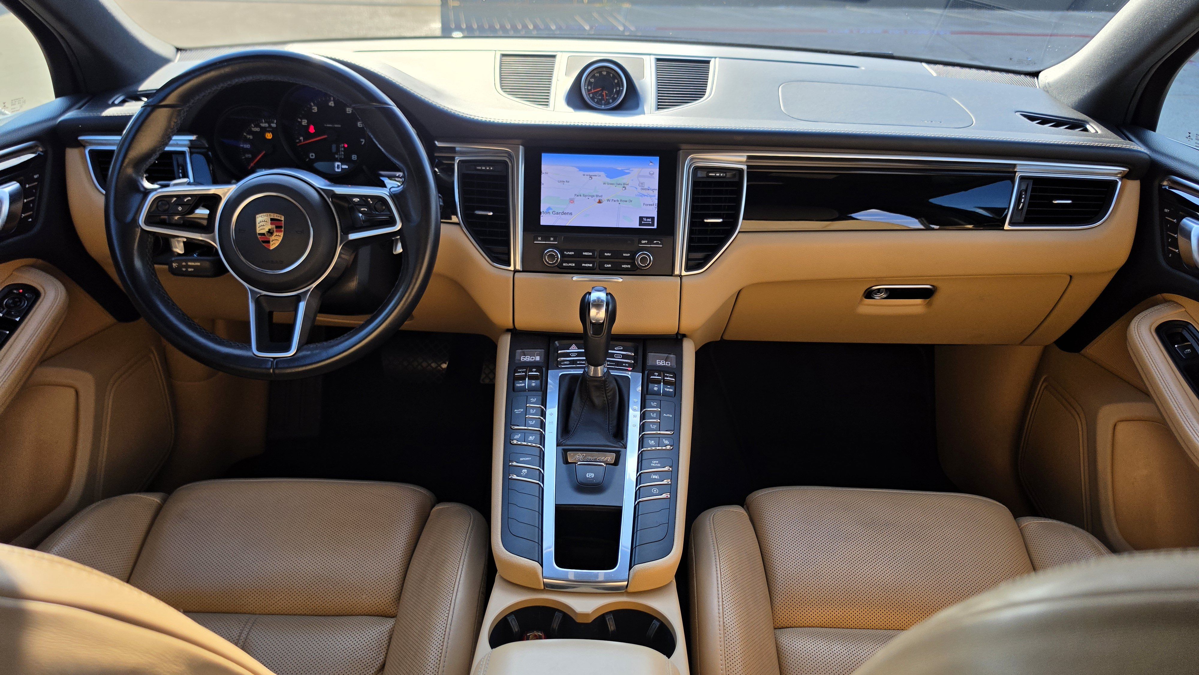 Used 2018 Porsche Macan AWD/4WD image 37