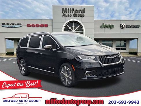 New 2026 Chrysler Pacifica Pinnacle image 1