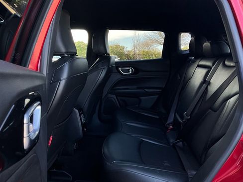 Used 2025 Jeep Compass Trailhawk image 11