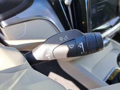 Used 2019 Volvo S60 T5 Momentum w/ Premium Package image 8