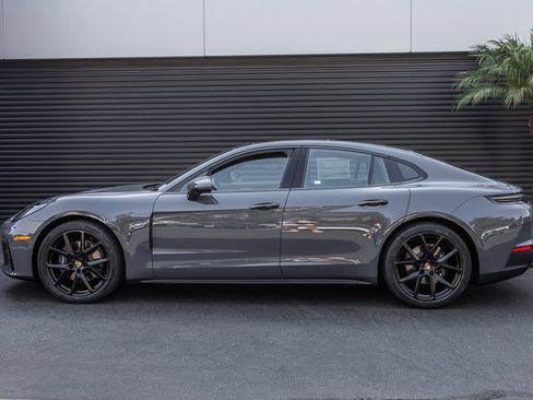 Used 2025 Porsche Panamera image 2