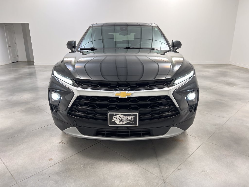 Used 2025 Chevrolet Blazer LT FWD image 3