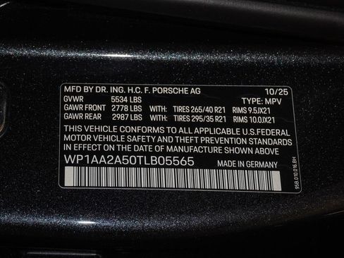 Certified 2026 Porsche Macan AWD/4WD image 30