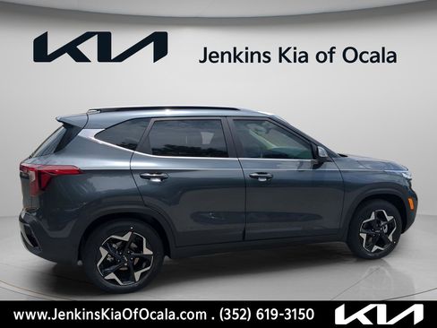 Certified 2025 Kia Seltos EX FWD image 3