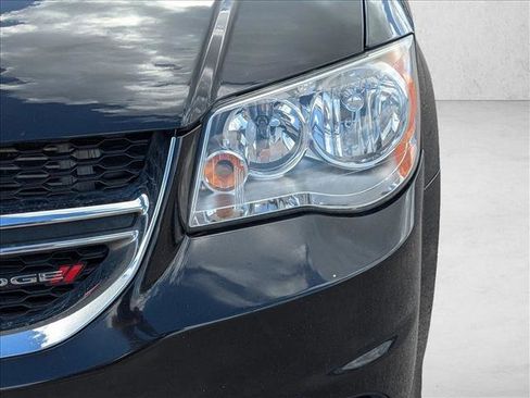 Used 2019 Dodge Grand Caravan SE w/ UConnect Hands-Free Group image 9