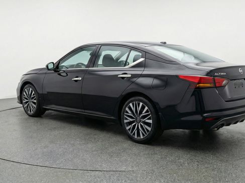 Used 2025 Nissan Altima 2.5 SV image 6