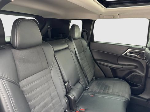 Used 2023 Mitsubishi Outlander SE AWD/4WD image 45
