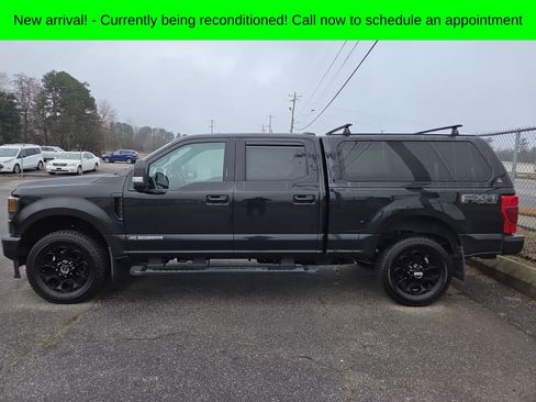 Used 2022 Ford F250 Lariat w/ Black Appearance Package image 3