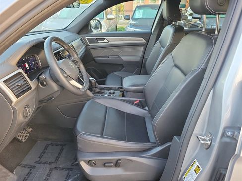 Certified 2022 Volkswagen Atlas Cross Sport SE image 13