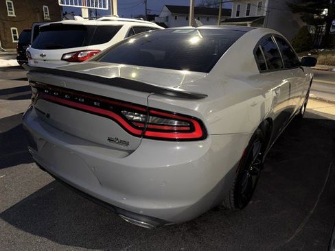 Used 2019 Dodge Charger SXT w/ Blacktop Package image 4