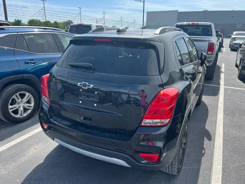 Used 2018 Chevrolet Trax LT w/ Sun & Sound Package FWD image 4