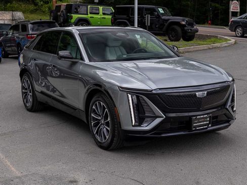 Used 2024 Cadillac Lyriq Sport AWD/4WD image 3