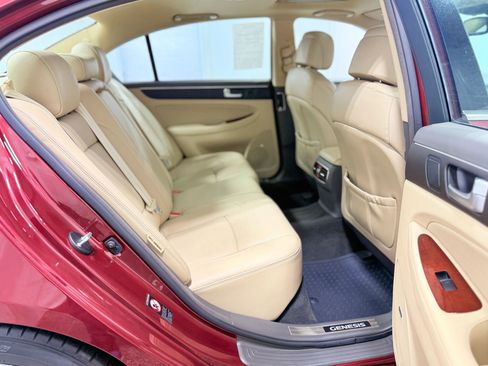 Used 2012 Hyundai Genesis 4.6 image 32