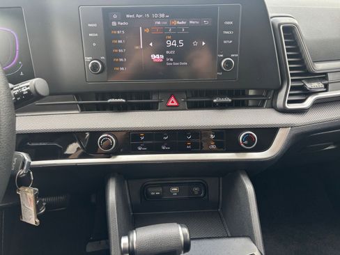 Used 2025 Kia Sportage LX image 17