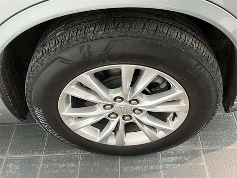 Certified 2025 Cadillac XT6 Luxury image 12