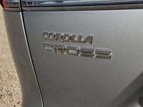 Used 2022 Toyota Corolla Cross LE image 8