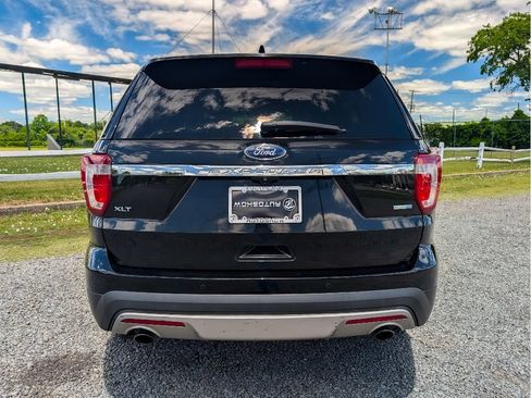Used 2017 Ford Explorer XLT w/ Equipment Group 202A AWD/4WD image 6
