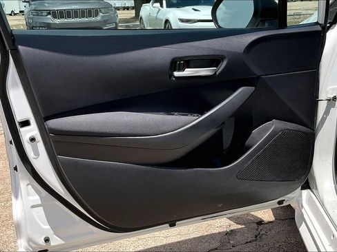 Used 2021 Toyota Corolla LE FWD image 17