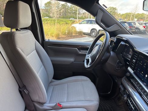Used 2025 Chevrolet Silverado 1500 LT AWD/4WD image 42